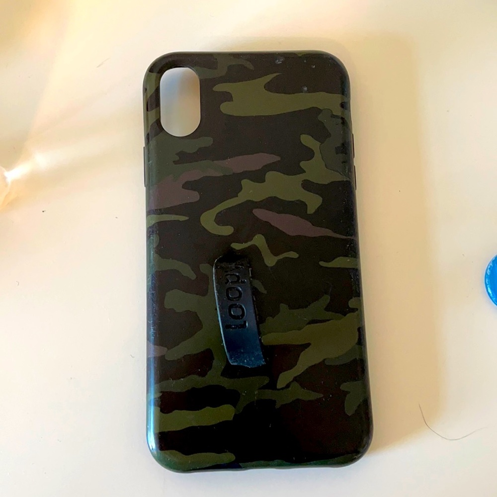 iPhone XR loopy case